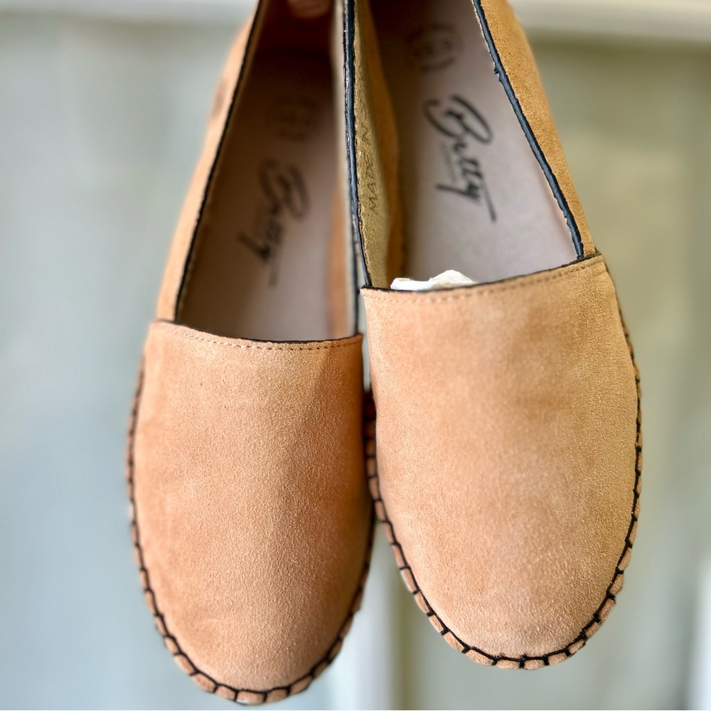 Betty London suede shoes with  Memory Foam NWT size 6